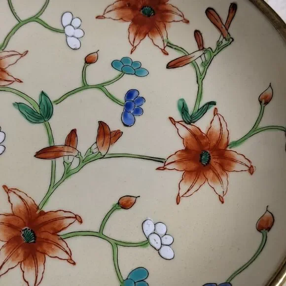 Vintage 79/80 Hand Painted Porcelain Dish with Brass Bottom Made in Hong Kong - Picture 8 of 15